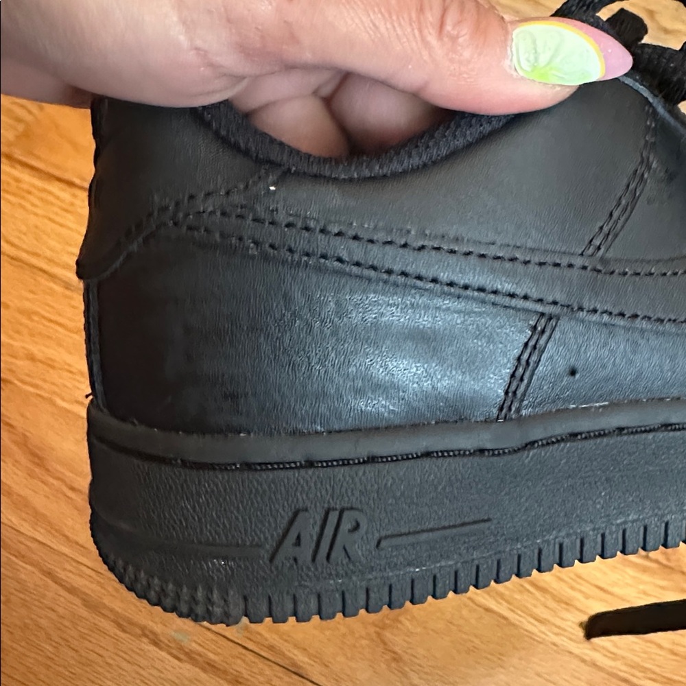 Nike Kids All-Black Sneakers Air Force 1 - Picture 9 of 12